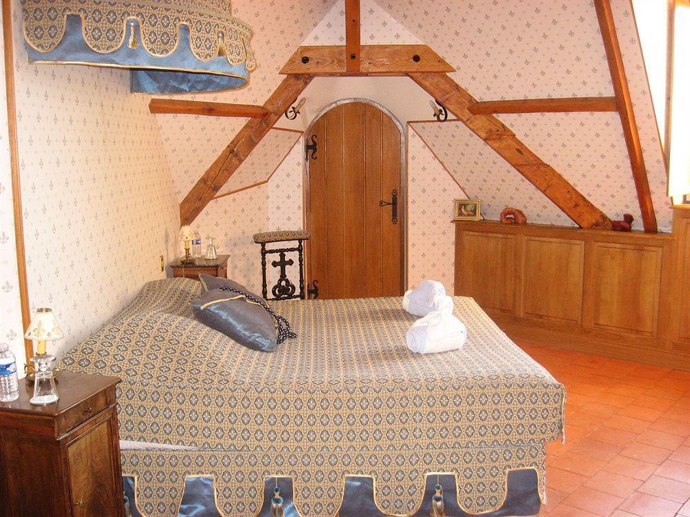 Chateau De Montbrun Hotell Saint-Michel-Chef-Chef Exteriör bild